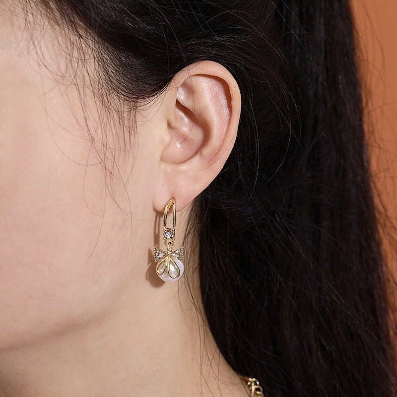 Pearky Pearl Bow Earrings