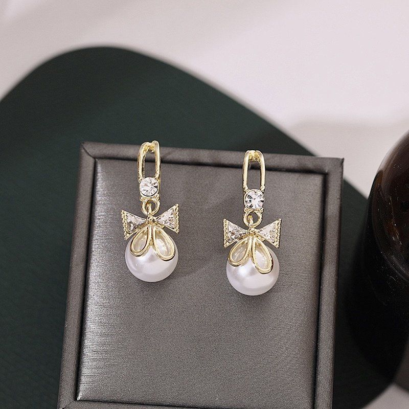 Pearky Pearl Bow Earrings