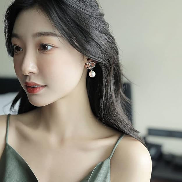 DO Letter Pearl Earring