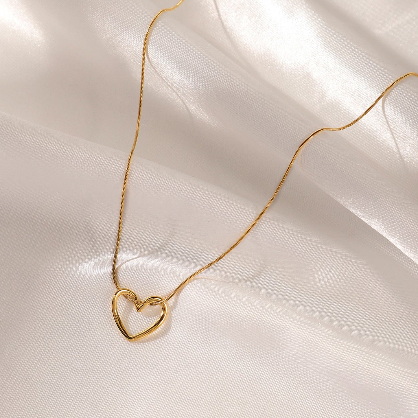 Knot Heart Chain Pendant Necklace