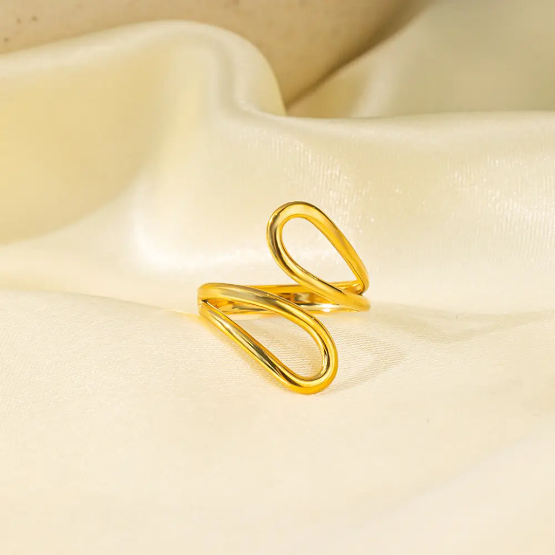Carrie Hollow Ring
