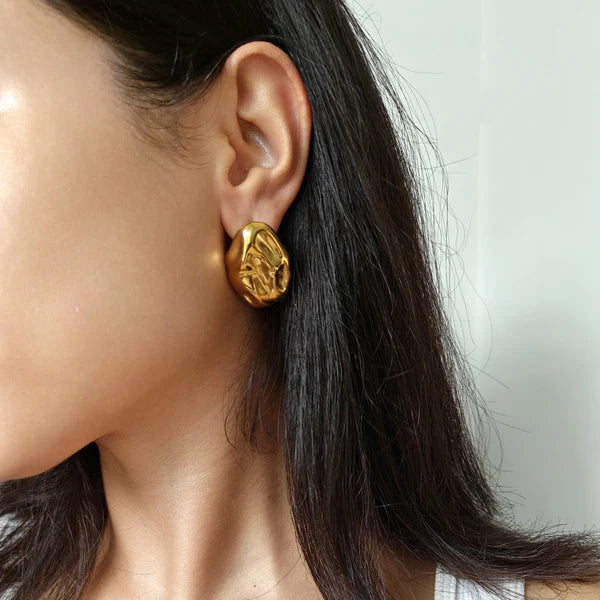 TEXTURED OVAL EARRINGS
