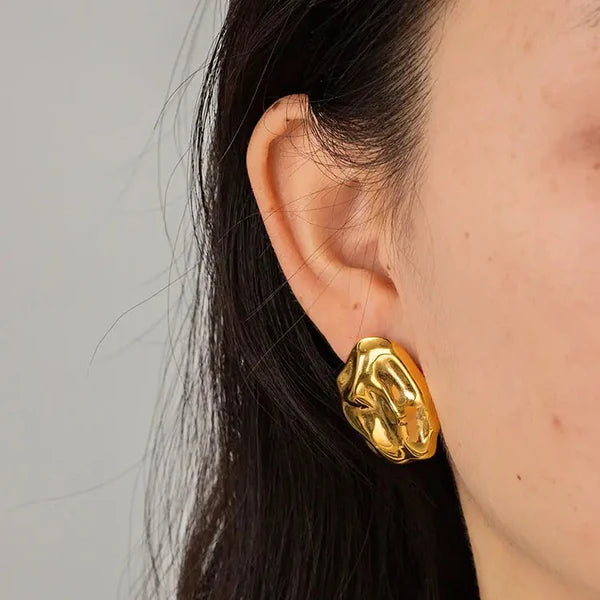 TEXTURED OVAL EARRINGS