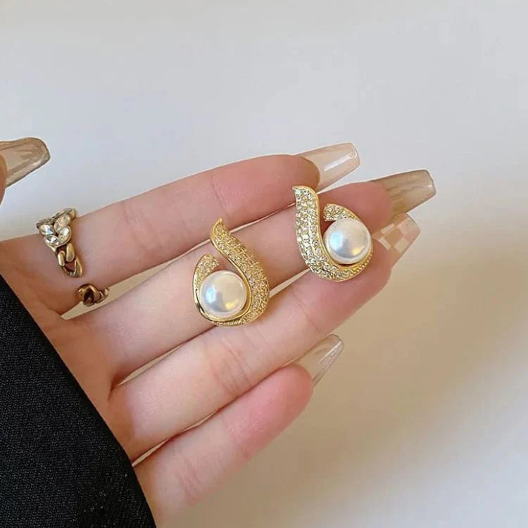 Perky Pearl Earrings