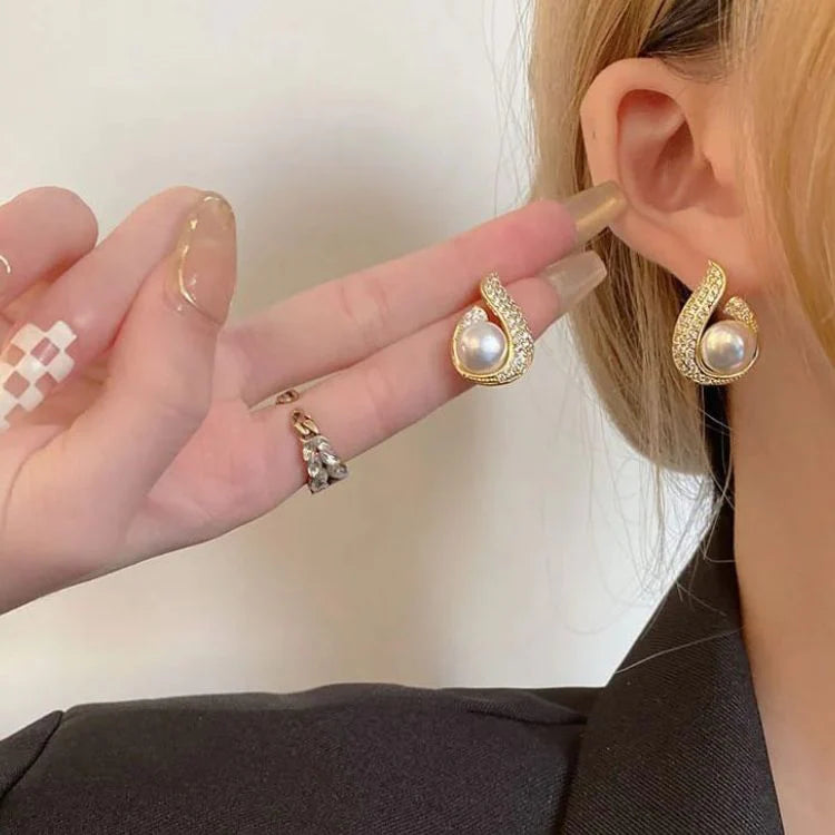 Perky Pearl Earrings