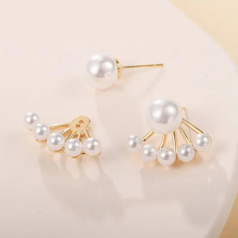 Dewy Pearl Stud Earrings