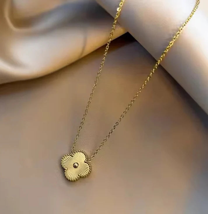 Noor 18k Clover Necklace
