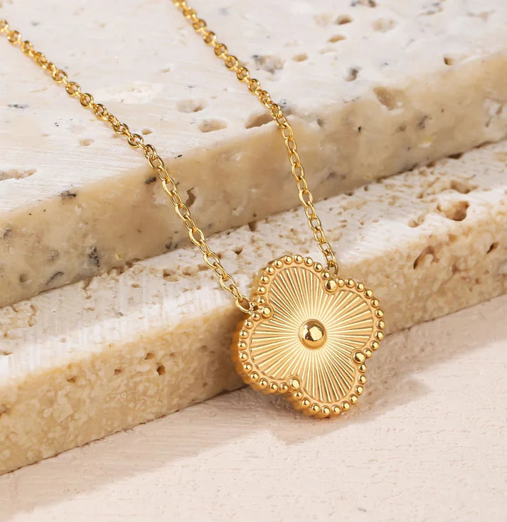 Noor 18k Clover Necklace
