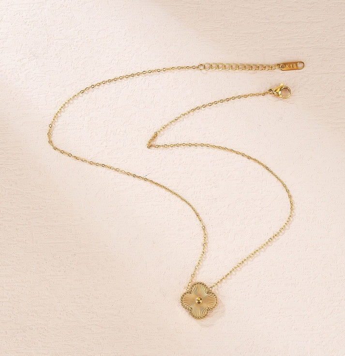 Noor 18k Clover Necklace