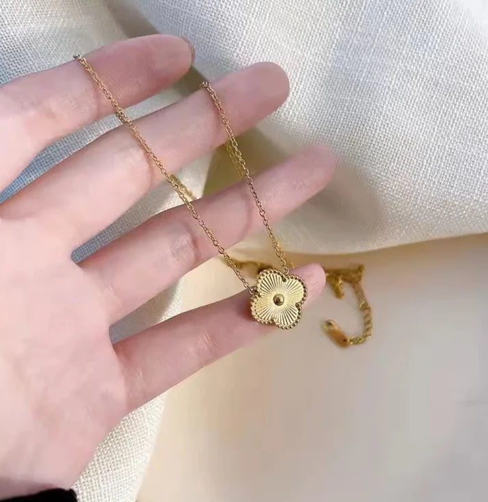 Noor 18k Clover Necklace