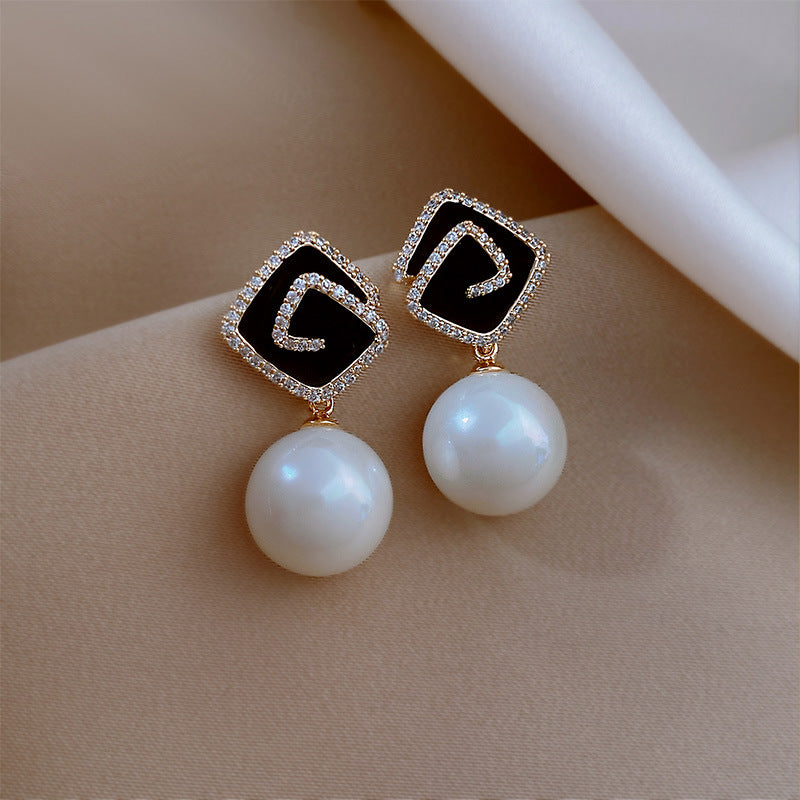 PearlFect Black Square Earrings