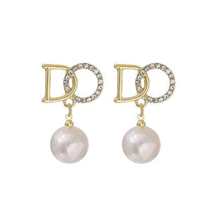 DO Letter Pearl Earring
