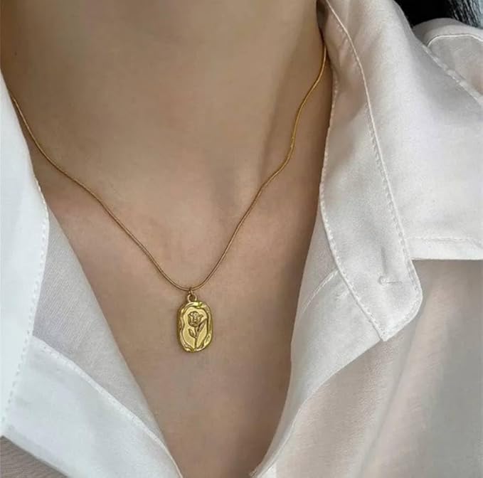Rosa Aurea Pendant Necklace