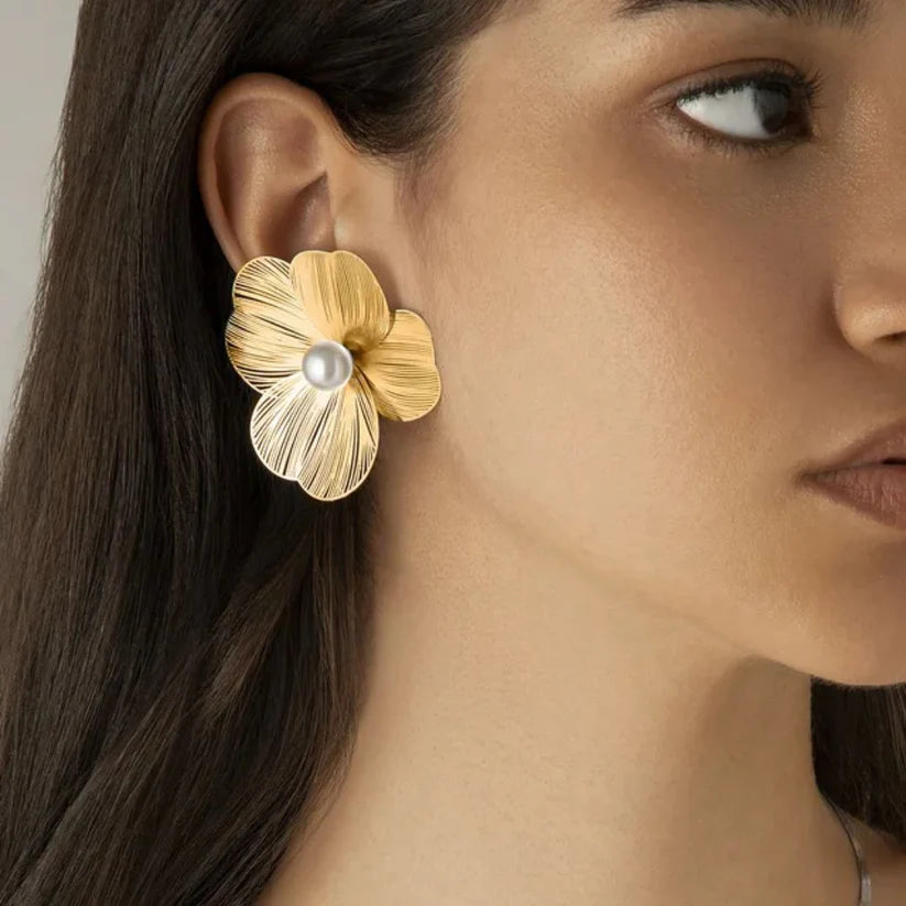 Golden Flower With Pearl
