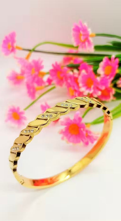 Slanting Oval Designer Bracelet