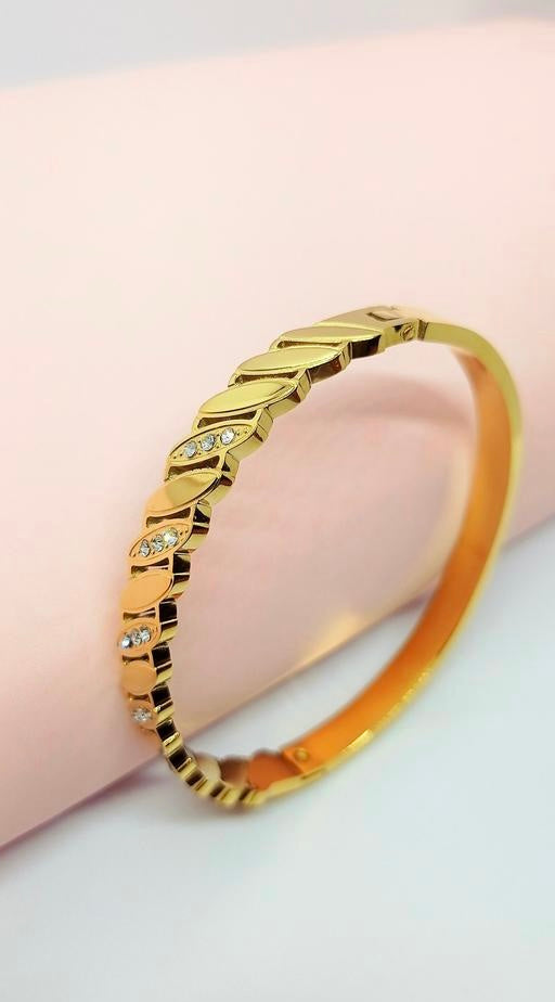 Slanting Oval Designer Bracelet