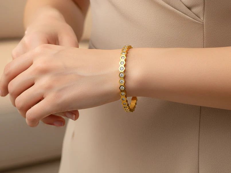 Glowline Bangle – 18K Gold Plated | Stainless Steel | Waterproof