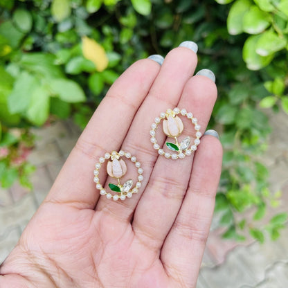 Minimal Pearl Tulip Earrings