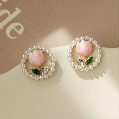 Minimal Pearl Tulip Earrings