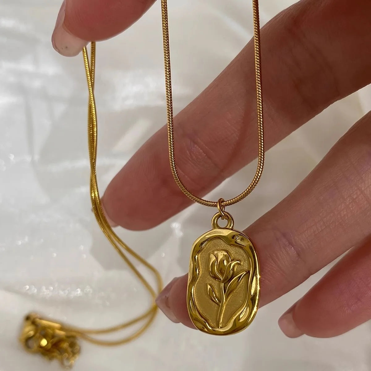Rosa Aurea Pendant Necklace