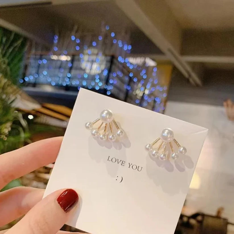 Dewy Pearl Stud Earrings