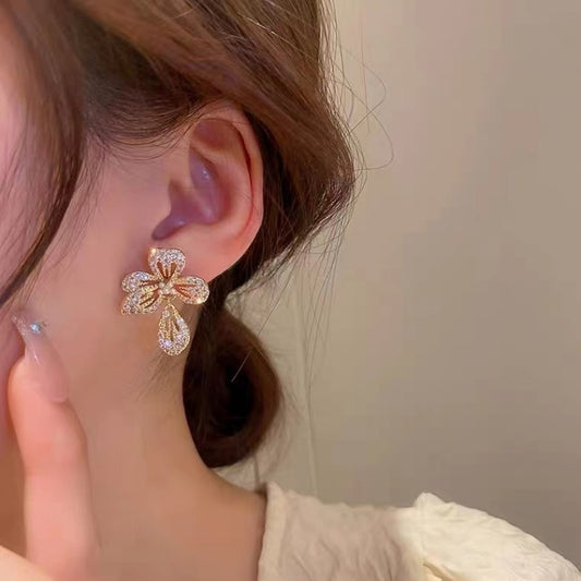Glittering Flower Splendor Earrings