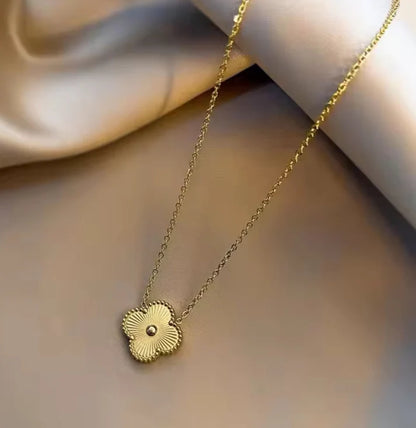 Noor 18k Clover Necklace