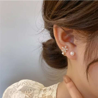 Daisy With Pearl Earrings