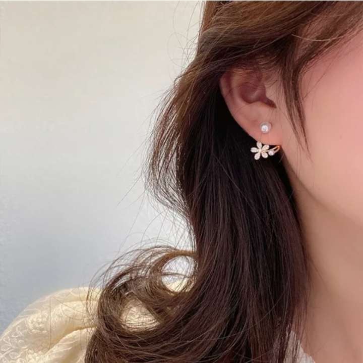 Daisy With Pearl Earrings