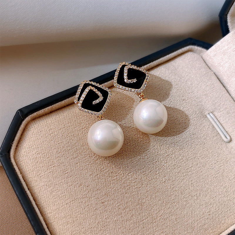 PearlFect Black Square Earrings