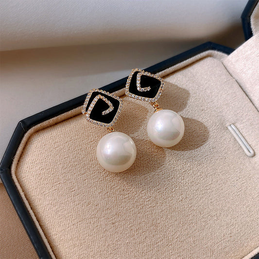 PearlFect Black Square Earrings